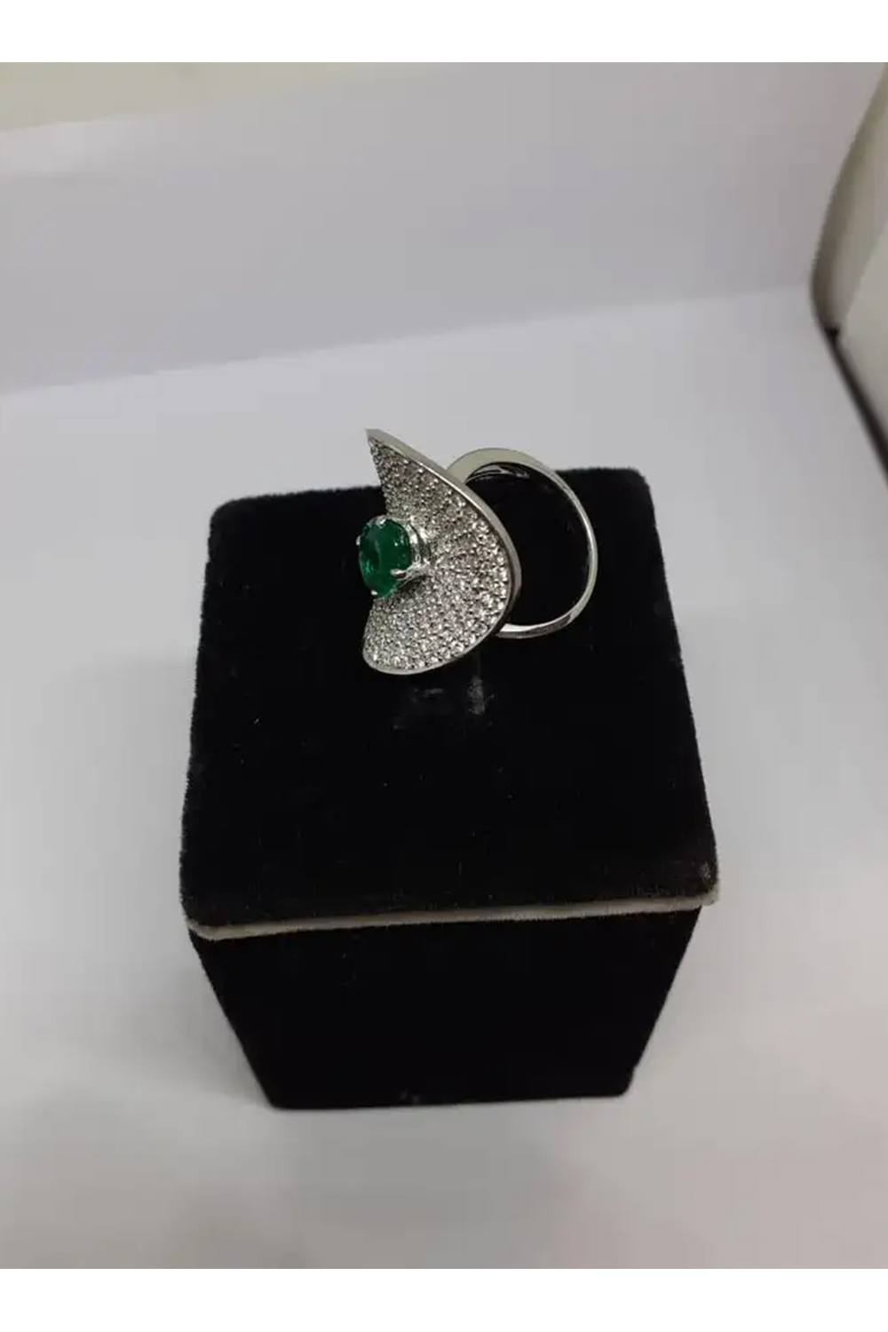 Natural Emerald Ring with 1.31cts Diamond & Emerald 1.94cts with 18k Gold