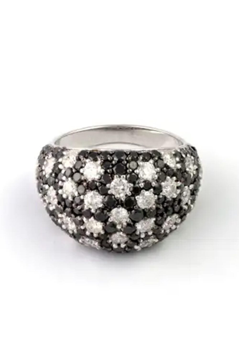 Natural Black & White Diamond 4.73 Cts in 18k Gold 9.56gms Ring