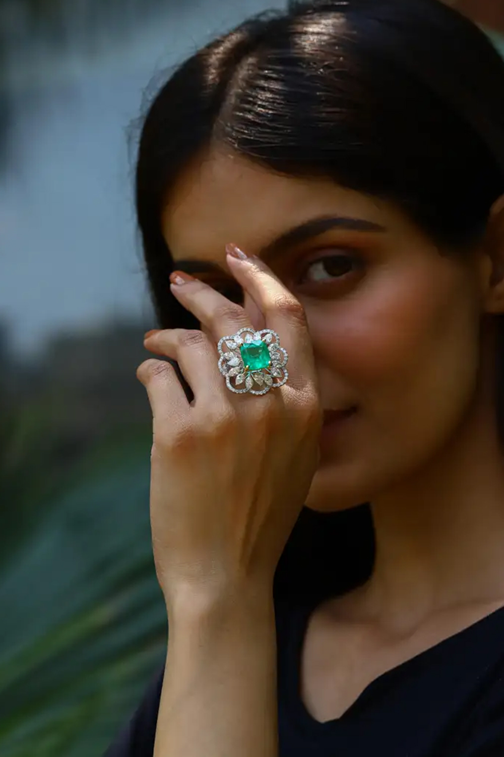 Natural Columbian Emerald Ring with Diamond in 18k Gold