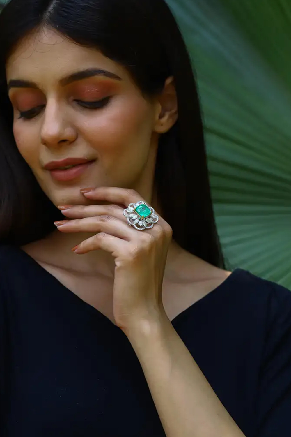 Natural Columbian Emerald Ring with Diamond in 18k Gold