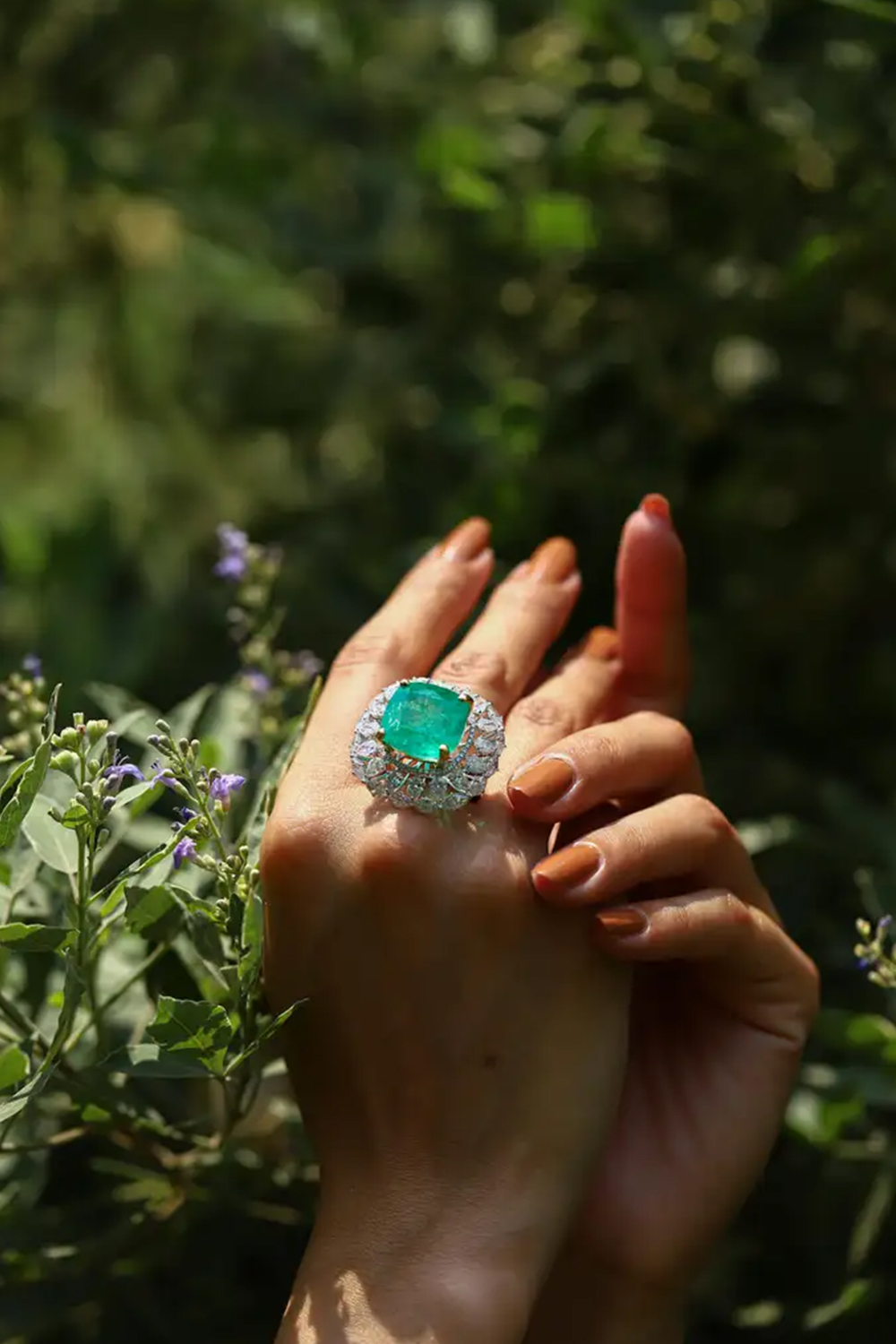 Natural Columbian Emerald Ring with Diamond in 18k Gold