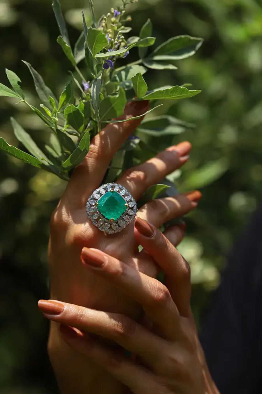 Natural Columbian Emerald Ring with Diamond in 18k Gold