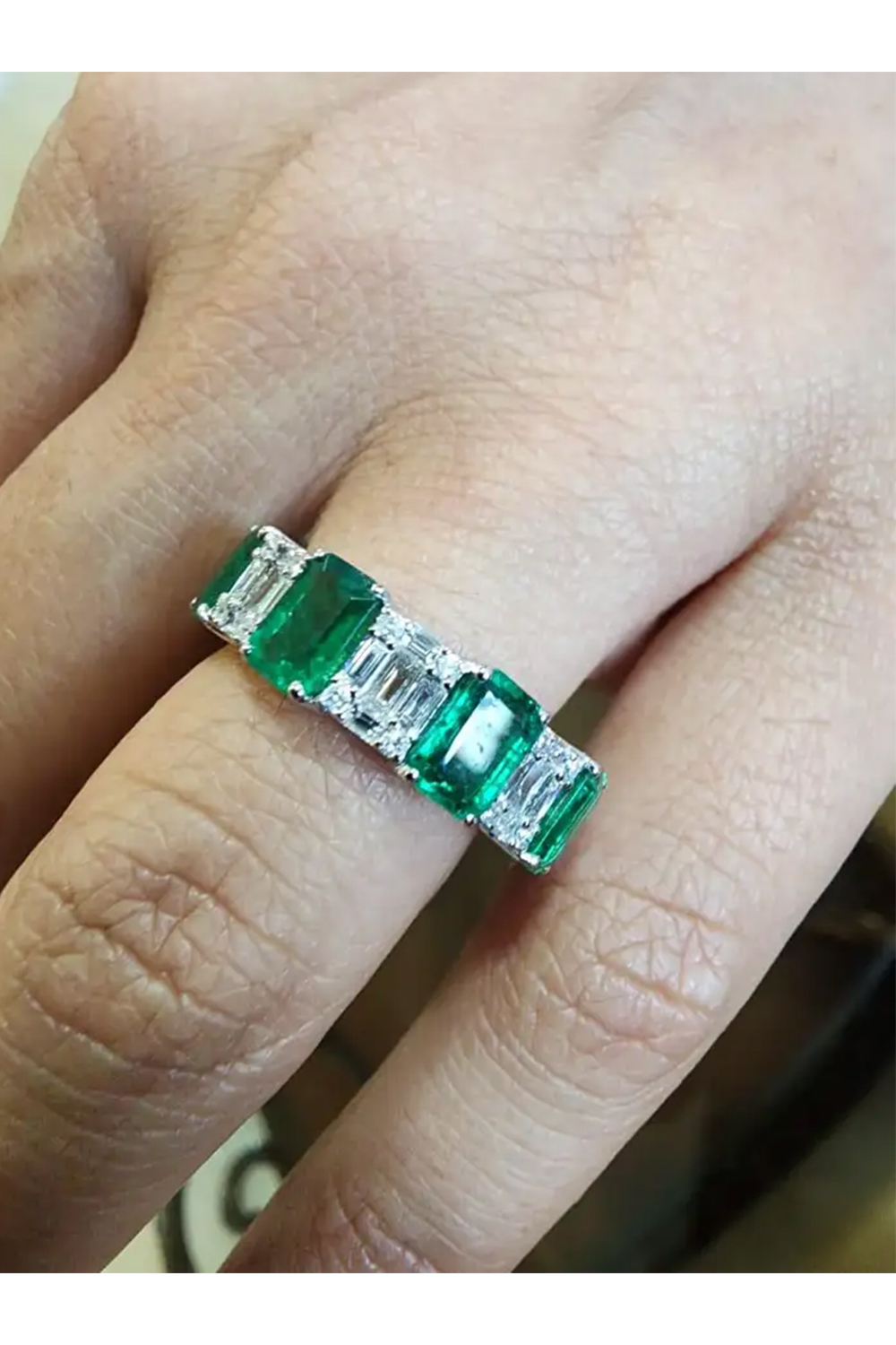 Natural Diamond 1.15cts & Emerald 4.43cts in 18k Gold 3.02gms Ring