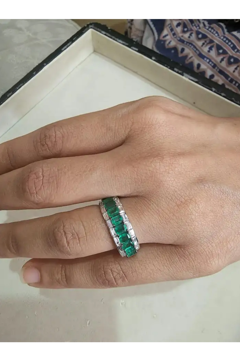 Natural Diamond 1.26cts & Emerald 4.91cts in 18k Gold 4.73gms Ring