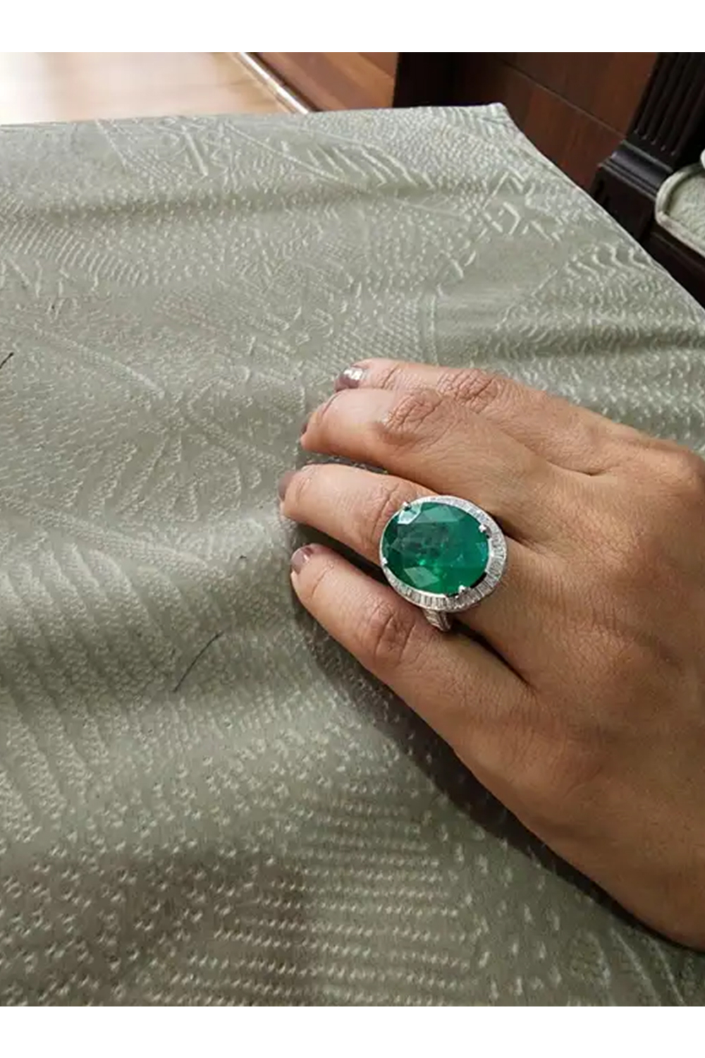 Natural Zambian Ring with 14.90 Carats Emeralds and 2.15 Carats Diamond /14k