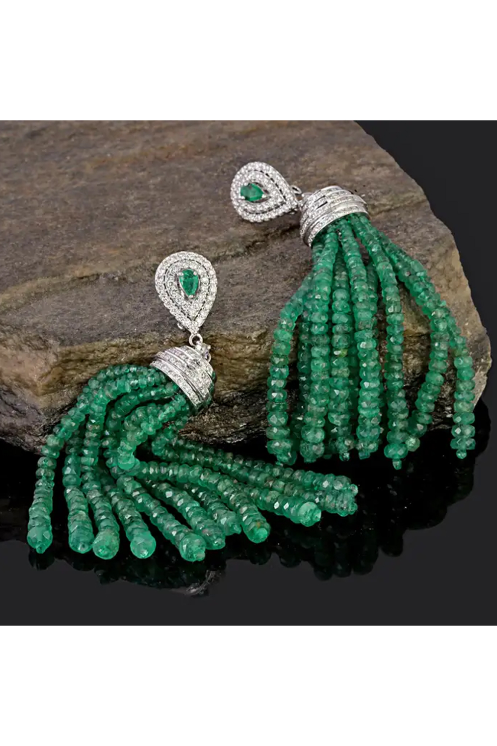 Emerald Dangle Earrings with Diamond in 18k Gold