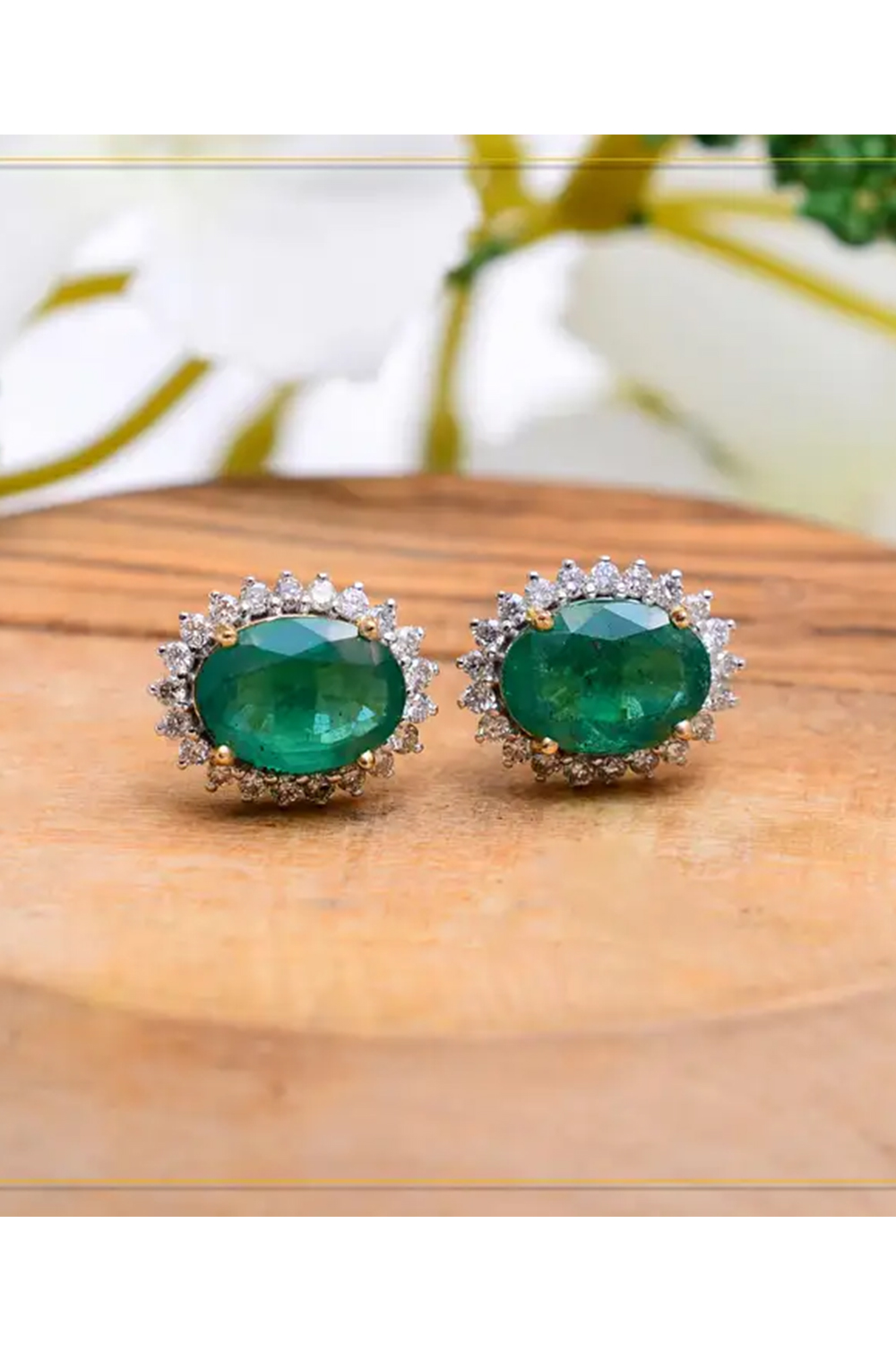 Emerald Stud Earrings with Diamond in 18karat Gold