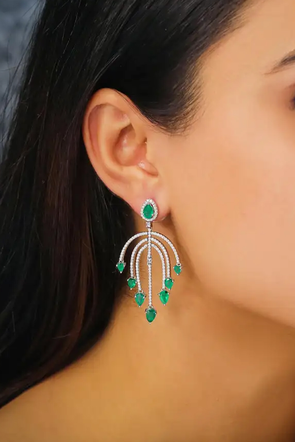 Emerald Dangle Earrings with Diamond in 18k Gold