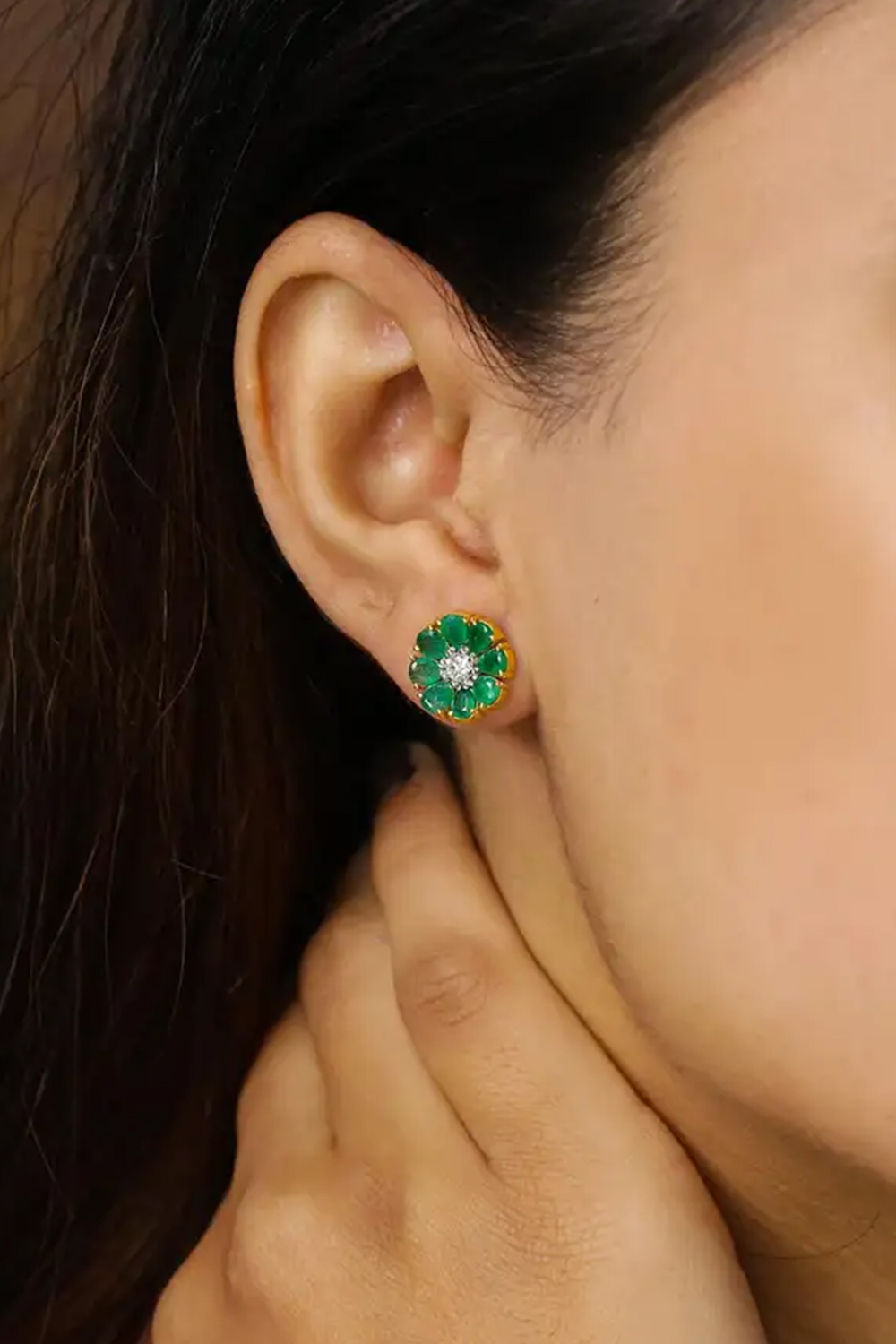 Emerald Stud Earrings with Diamond in 18k Gold