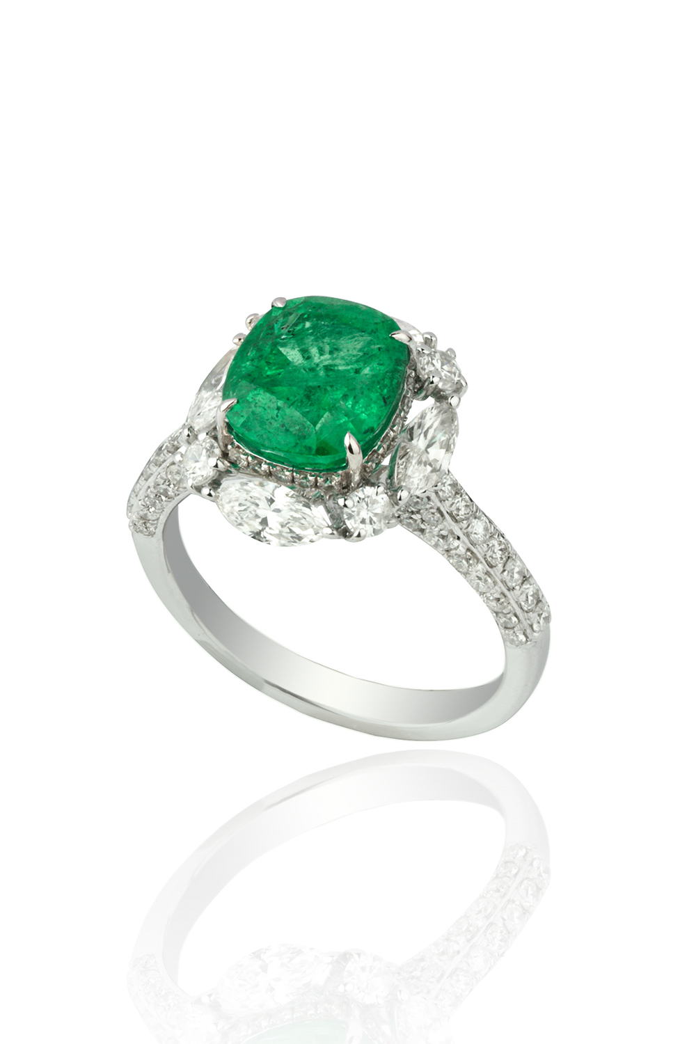 Natural emerald ring with diamond in 18k gold