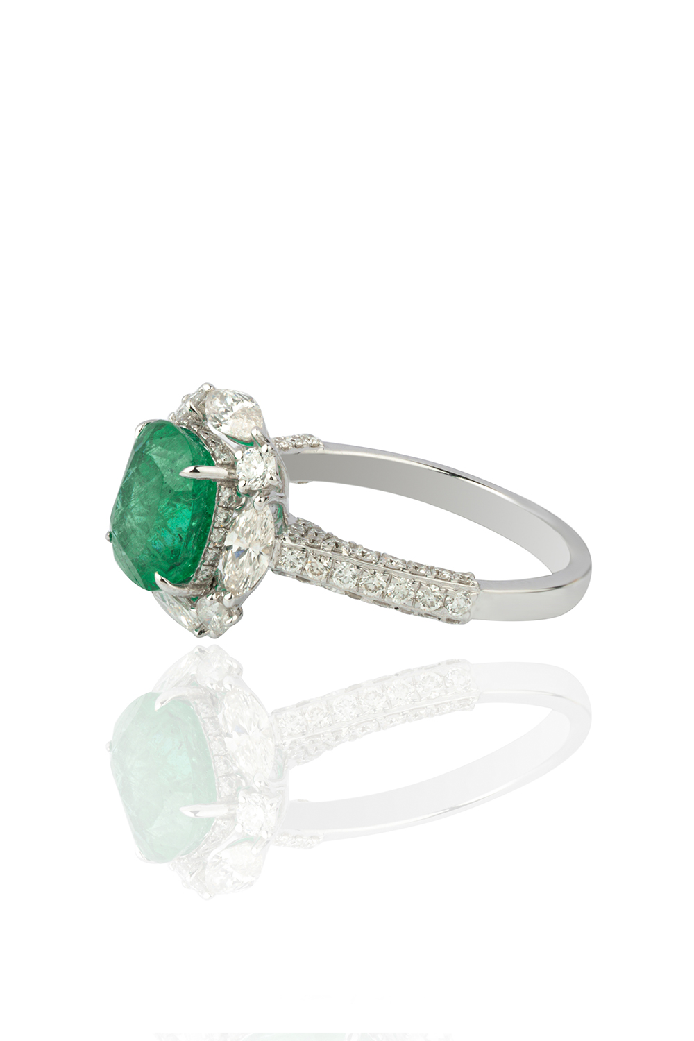 Natural emerald ring with diamond in 18k gold