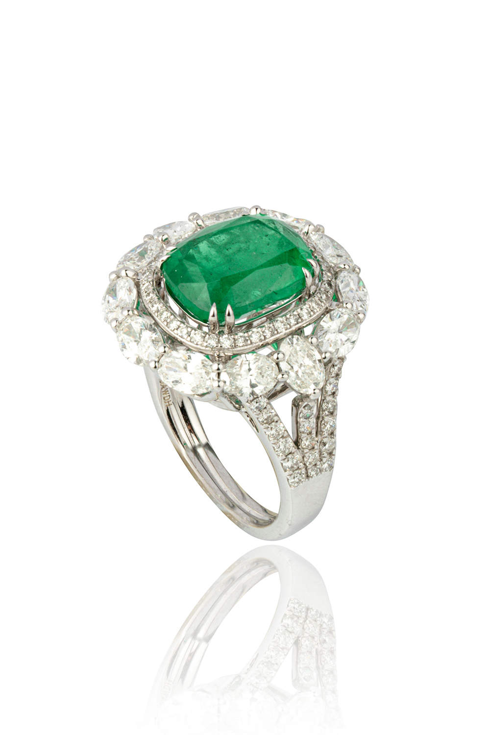 Natural emerald ring with diamond in 18k gold