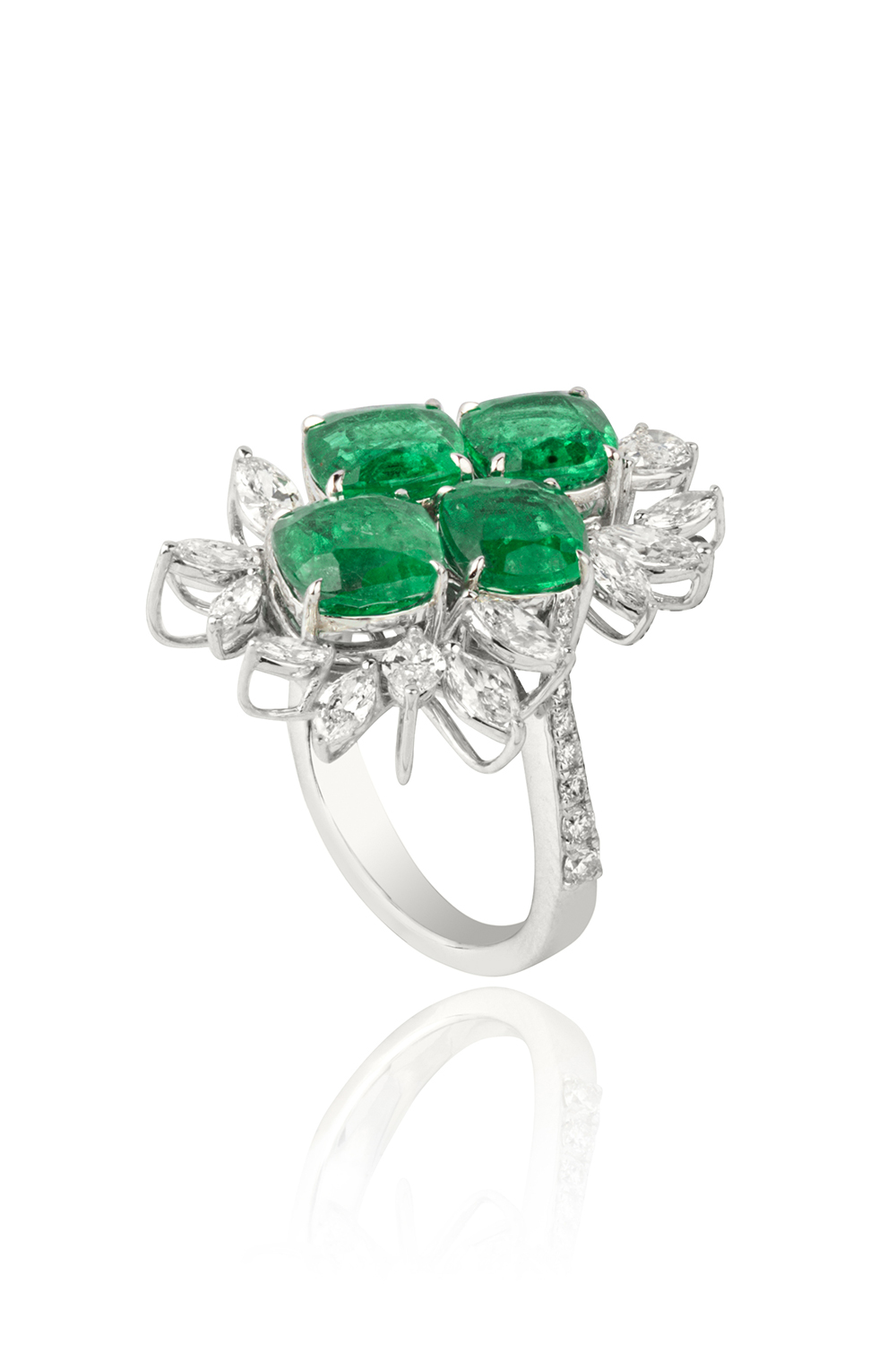 Natural emerald ring with diamond in 18k gold