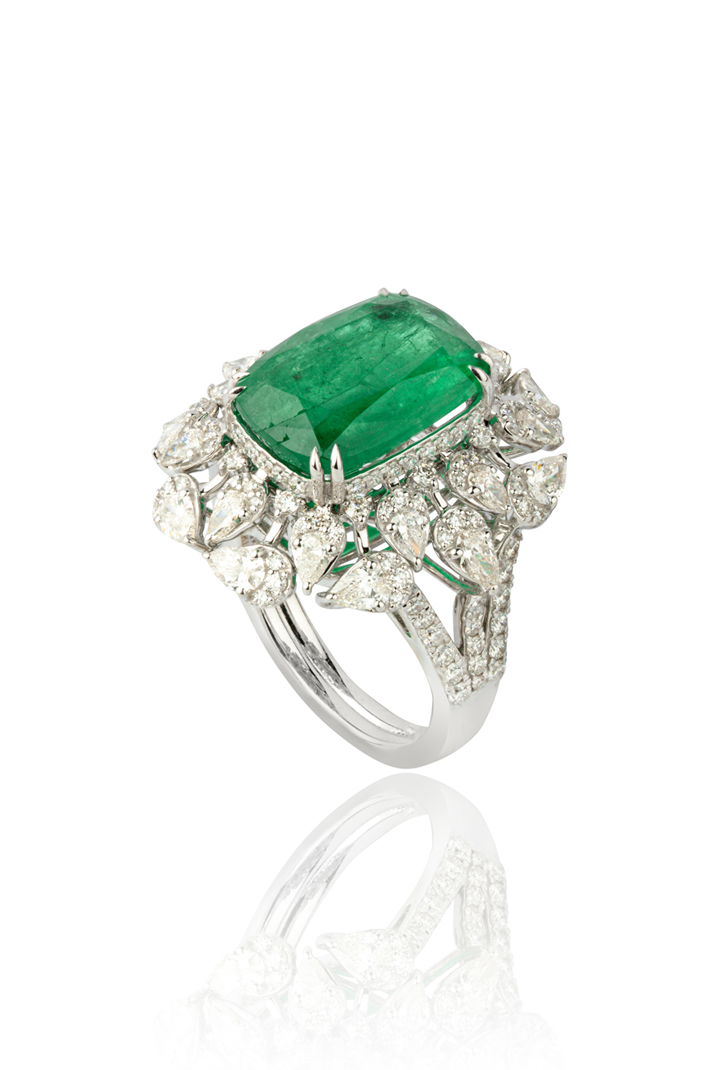 Natural emerald ring with diamond in 18k gold