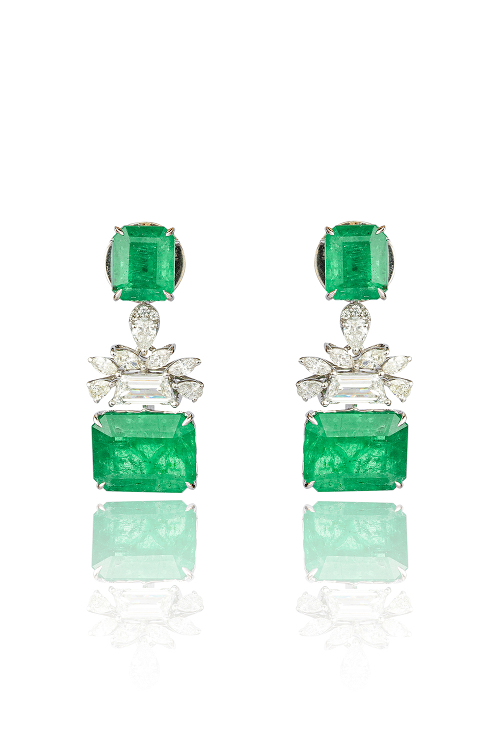 Natural emerald earring with diamond in 18k gold