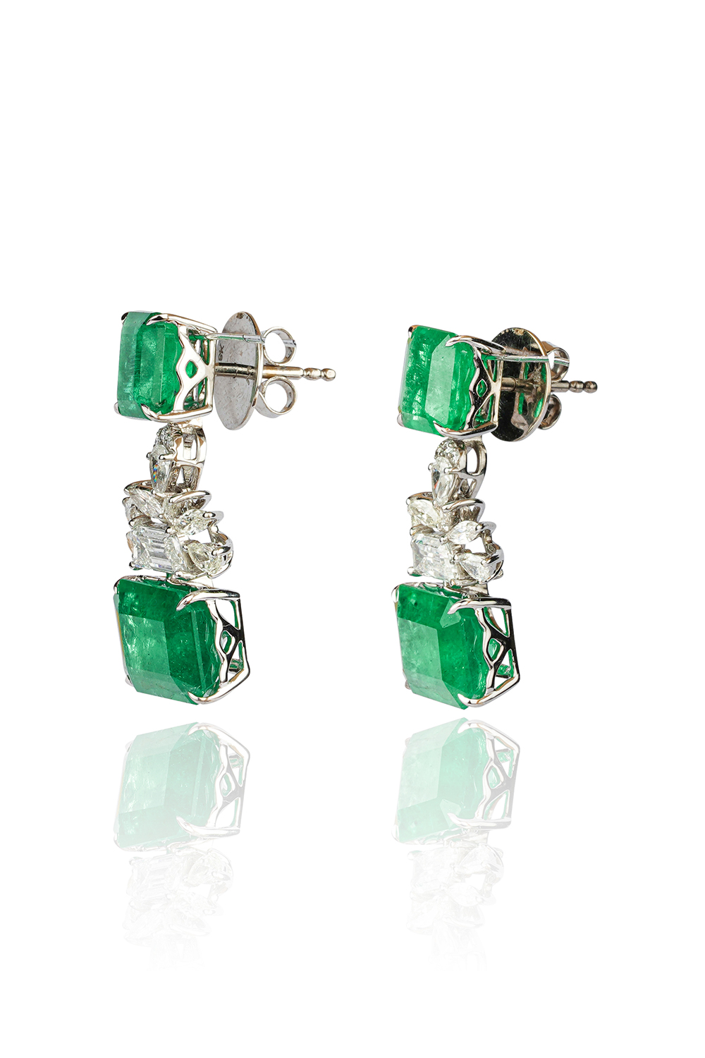 Natural emerald earring with diamond in 18k gold