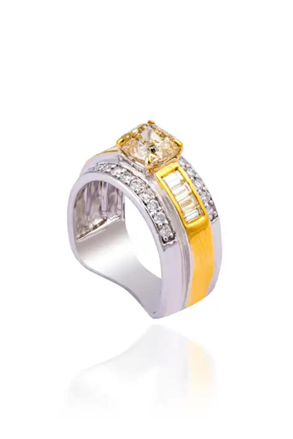 18k gold 1.07cts Diamond & 2.04cts diamond soli Ring