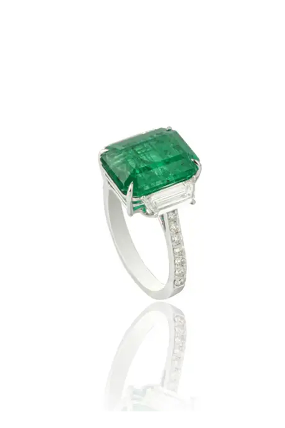 Natural emerald and natural diamond ring in 18k gold