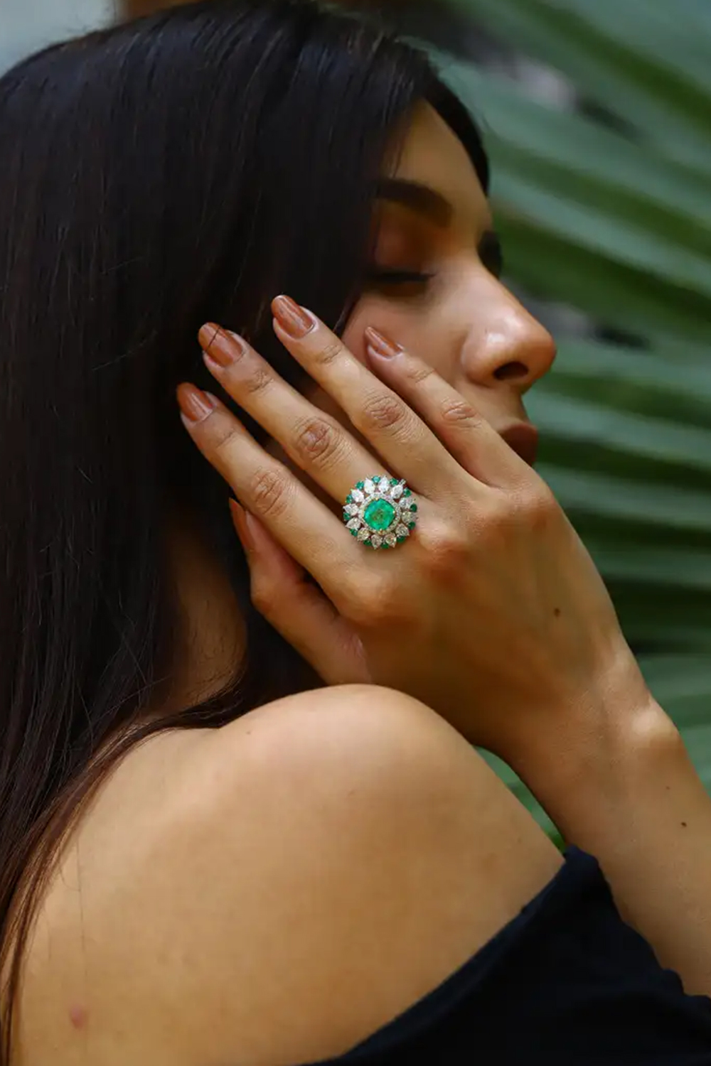 Natural Columbian Emerald Ring with Diamond in 18k Gold