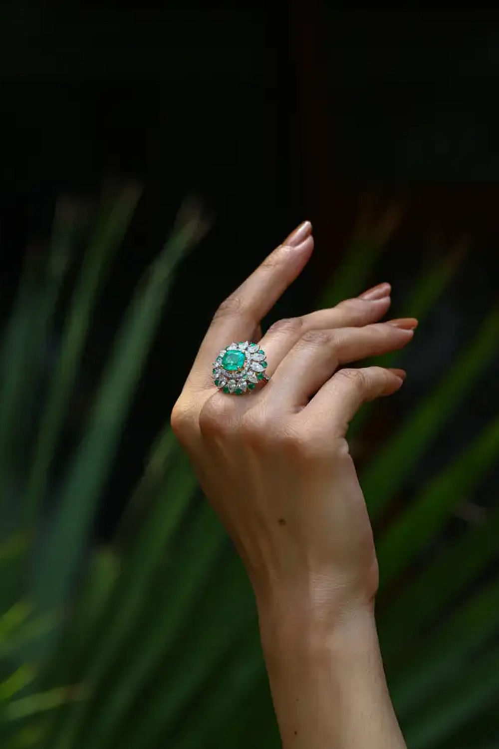 Natural Columbian Emerald Ring with Diamond in 18k Gold