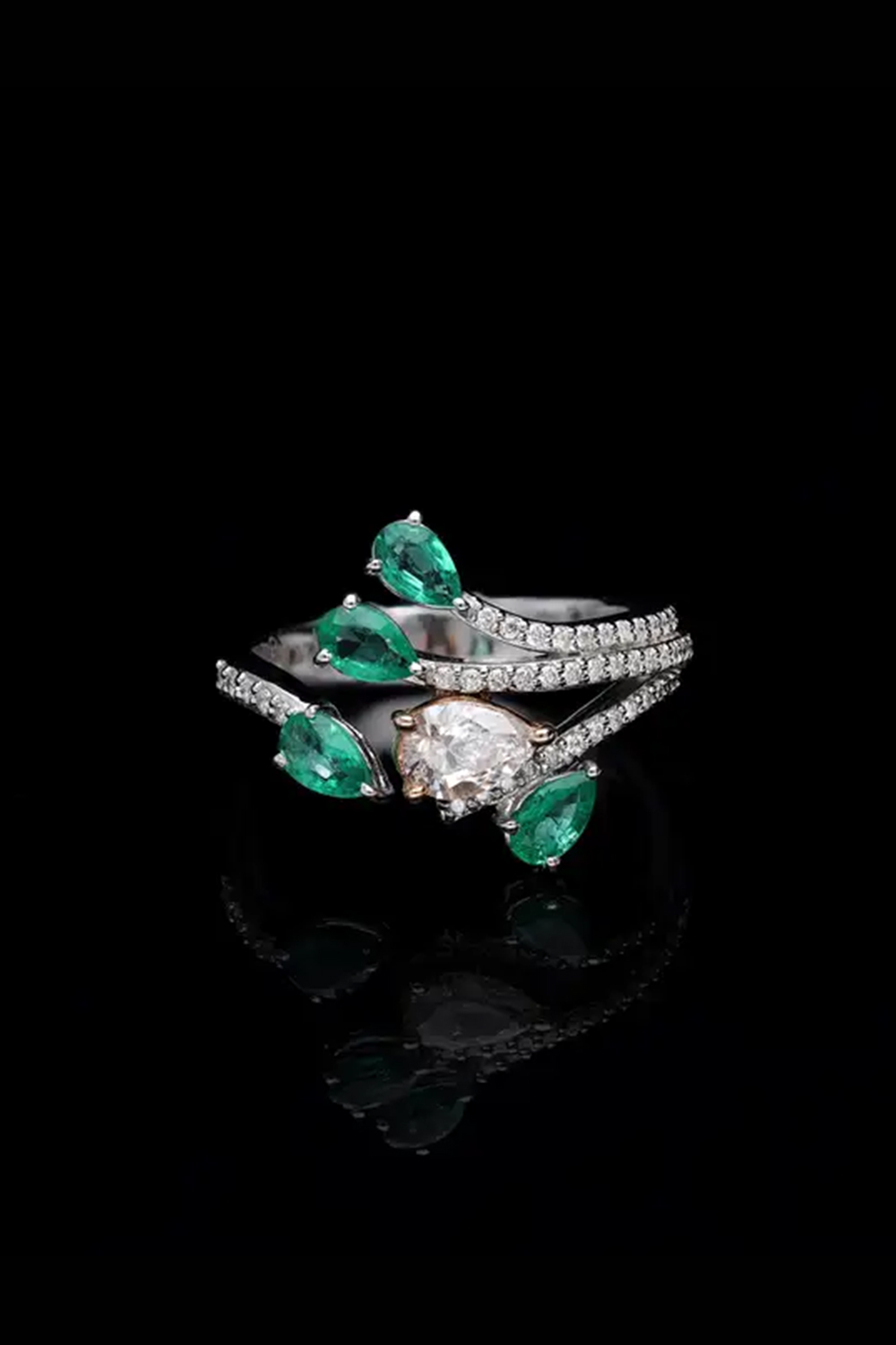 Natural Emerald ring with diamond 0.67 cts in 18k gold