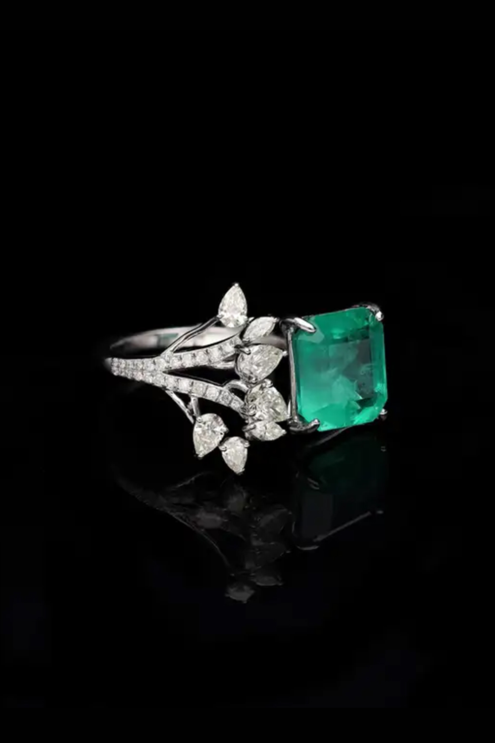 Natural zambian emerald ring with diamond 0.92cts in 18k gold