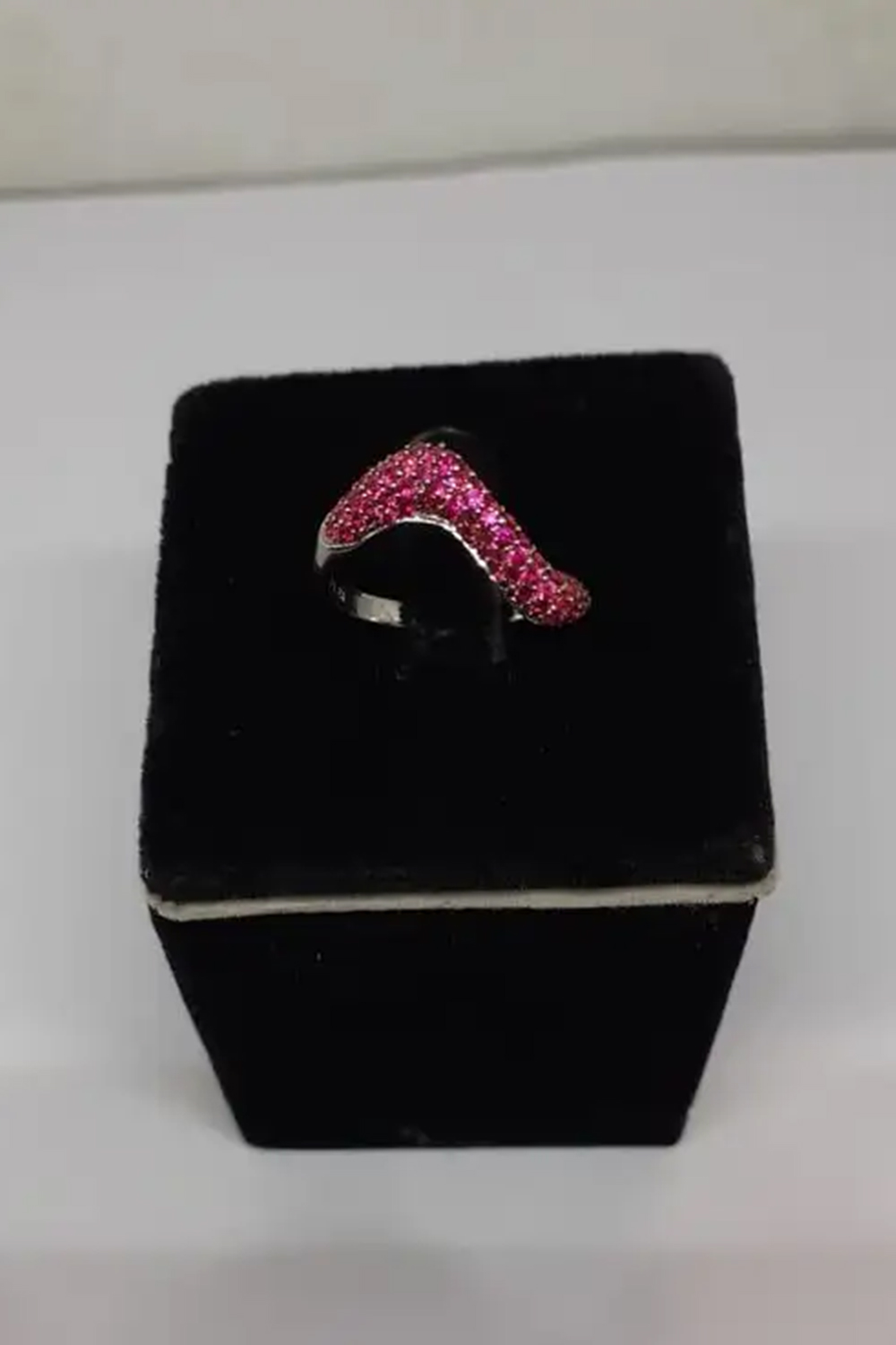 Natural Pink Sapphire Ring with 1.26 Carats with 18k Gold