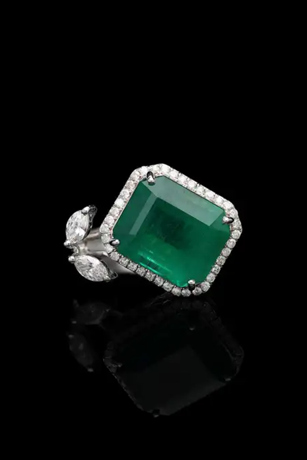 Natural zambian emerald ring with diamond 0.53 cts in 18k gold